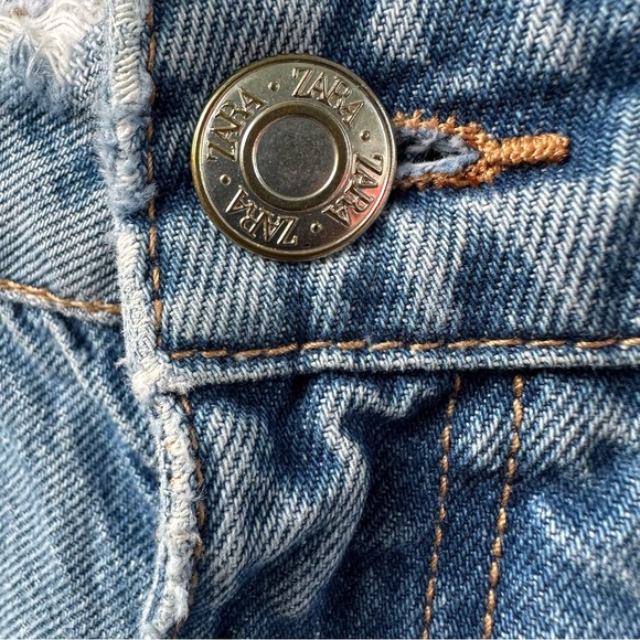 Zara High Rise Tapered Straight Distressed Jeans Sz 6 Ripped Knee Raw Hem Cotton - Picture 5 of 10